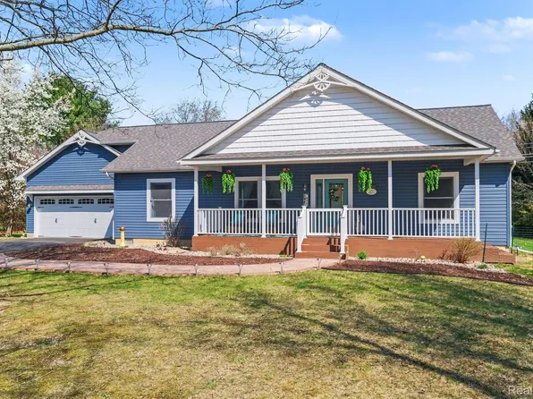 895 E Wardlow Rd, Highland, MI 48356