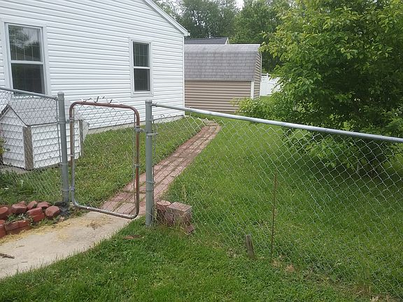 3rd image of 1608 N Maddox Dr