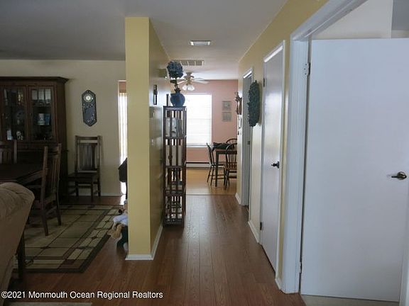 3rd image of 463A Chelsea Ct