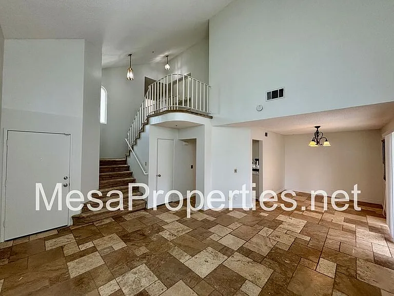 14925 Dandelion Ct — Photo 3