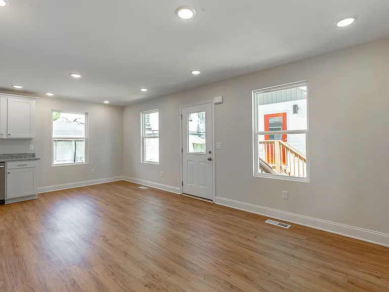1634 S Lyerly St — Photo 5