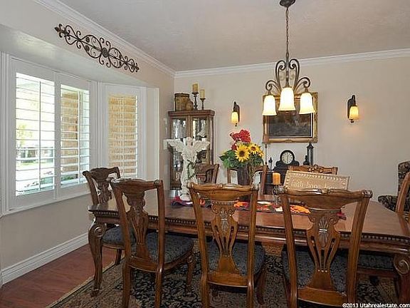 5th image of 907 W Hollycrest Dr