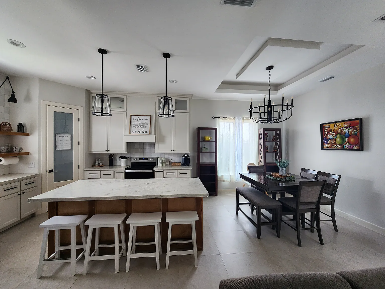 3 bed, 1559 sqft, $2,900 — Photo 2