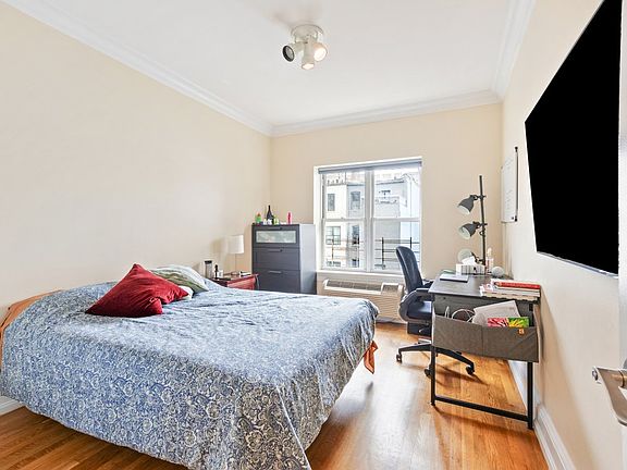 5th image of 261 W 112th St #3D