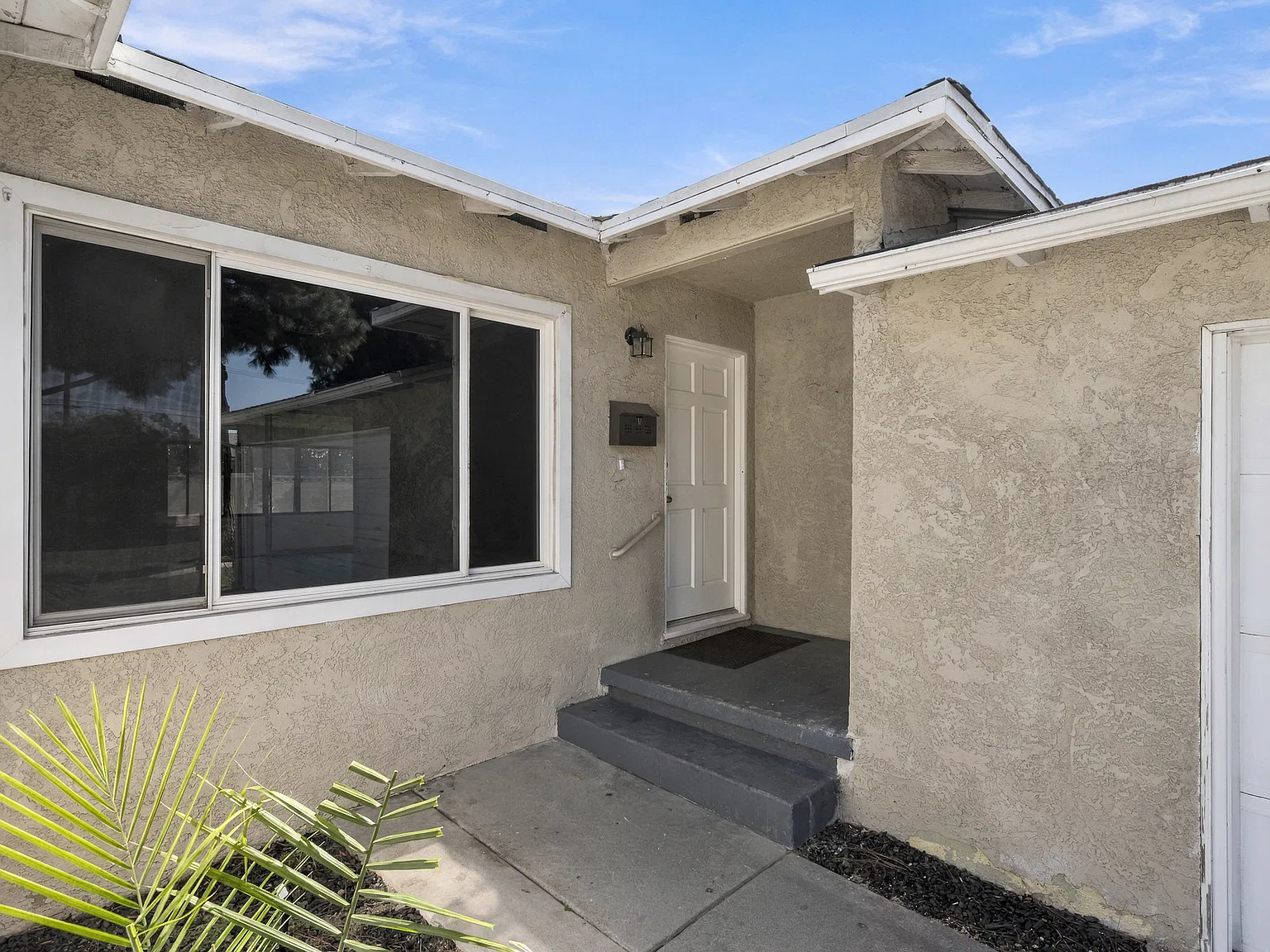 3 bed, 1271 sqft, $3,800 — Photo 3