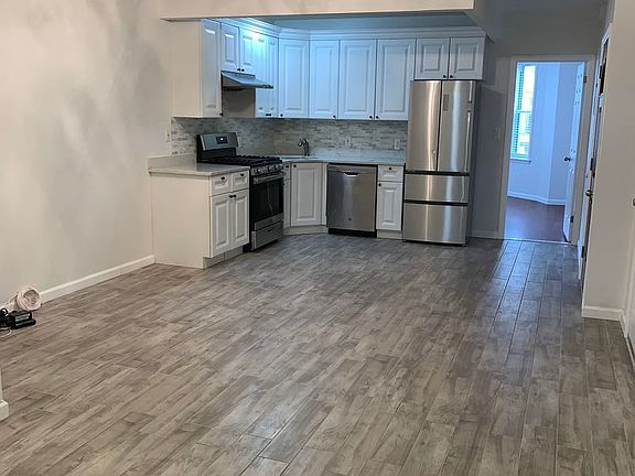 2nd image of 427 Irving Ave #1A