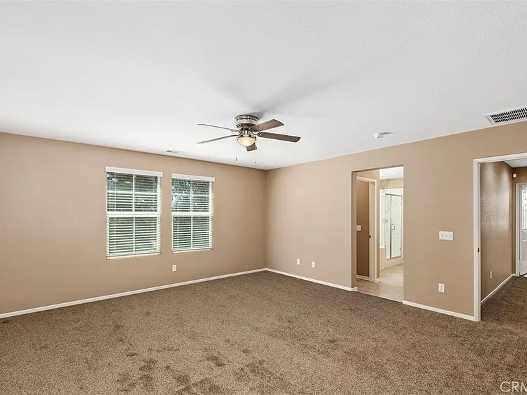 40485 Amesbury Ln — Photo 12