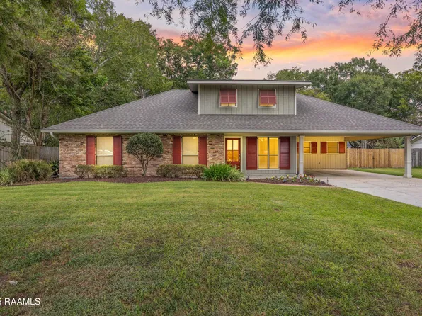 104 Avery Dr, Youngsville, LA 70592