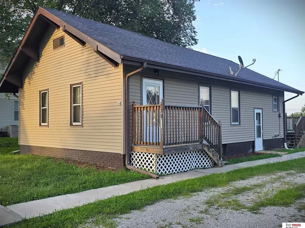 230 Cottonwood St, Clatonia, NE 68328