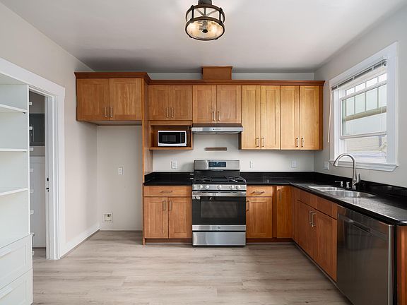 3rd image of 300 28th Ave #302