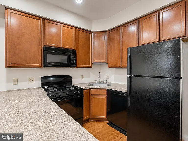 2542 W Girard Ave #2 — Photo 6