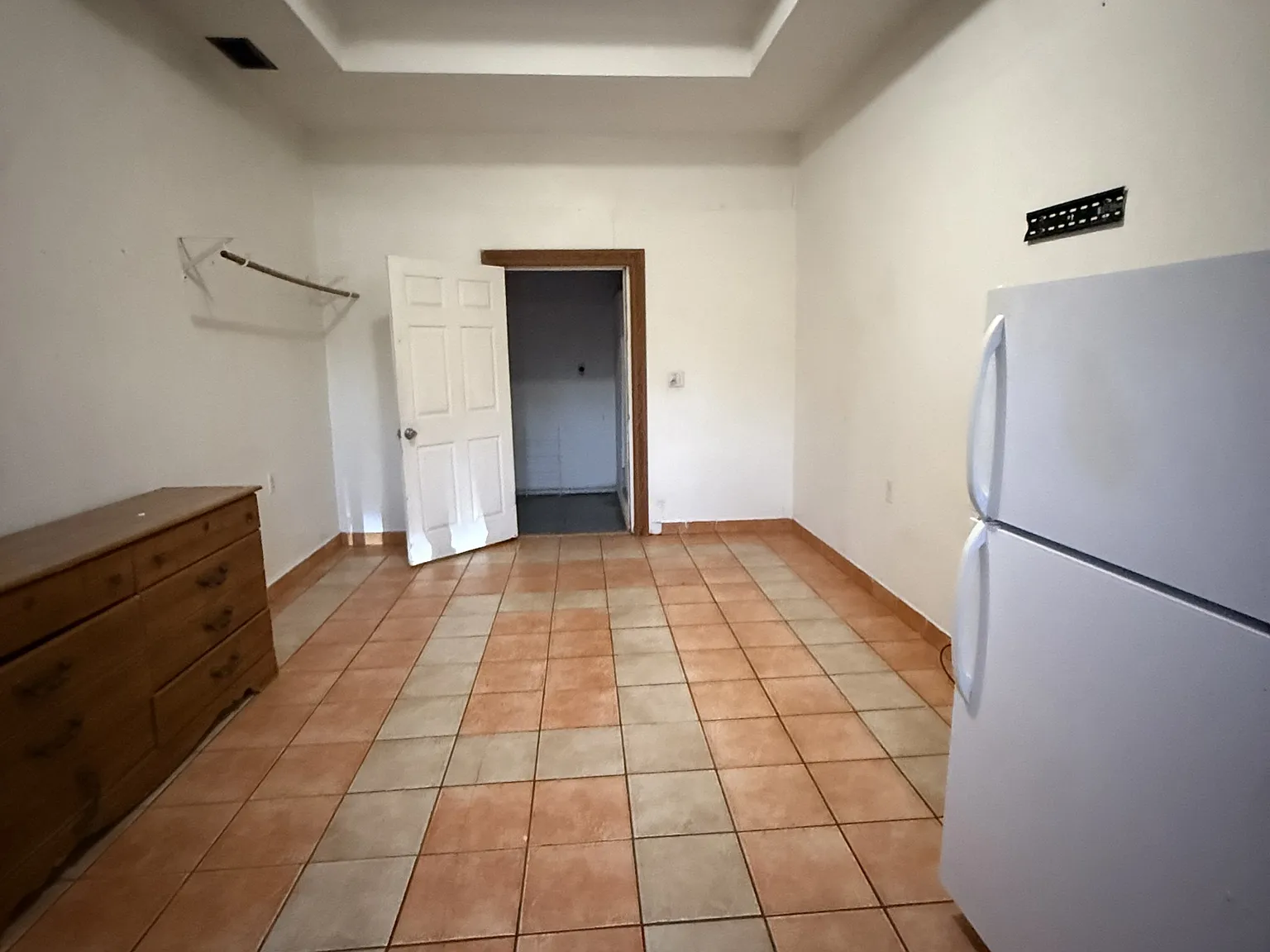 8516 Hendrix Avenue - 1 — Photo 3