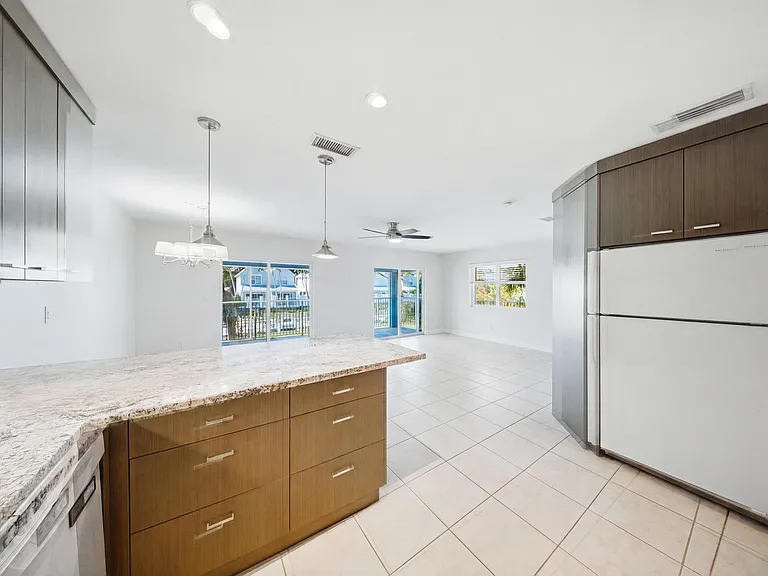 138 N Indies Dr #B — Photo 15