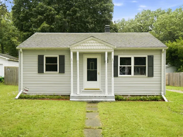606 Lake Blvd, Paw Paw, MI 49079