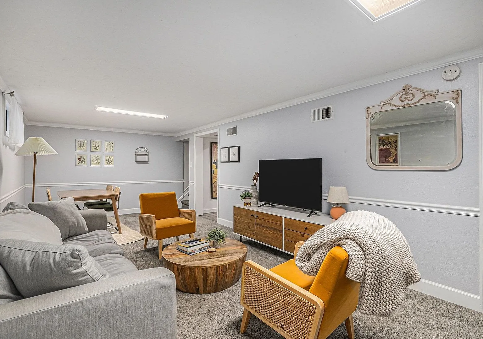 Golden Duplex Lower Unit is fully furnished feels like NEW! — Photo 2