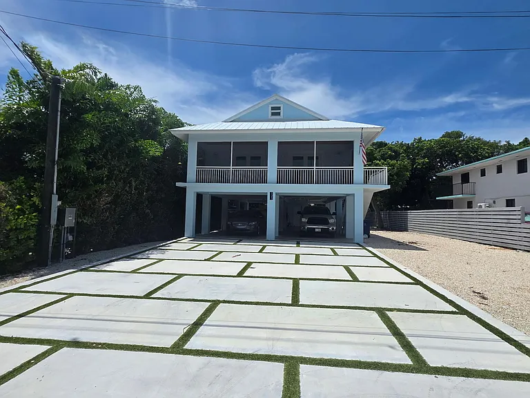 121 Dove Lake Dr — Photo 1