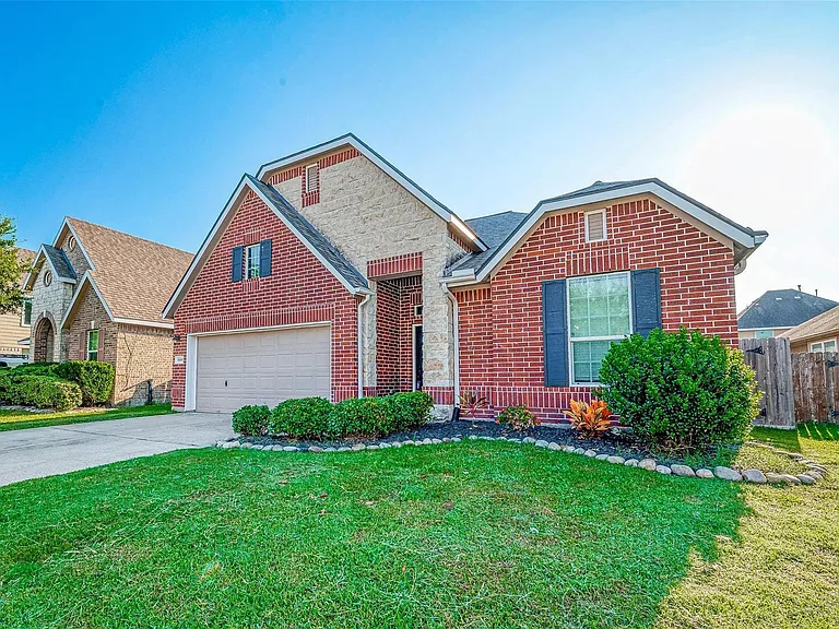 8306 Hampton Bay Dr — Photo 1