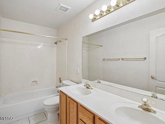 3rd image of 3660 W Bellewood Pl