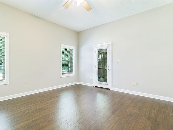 3rd image of 19 Brentmeade Dr