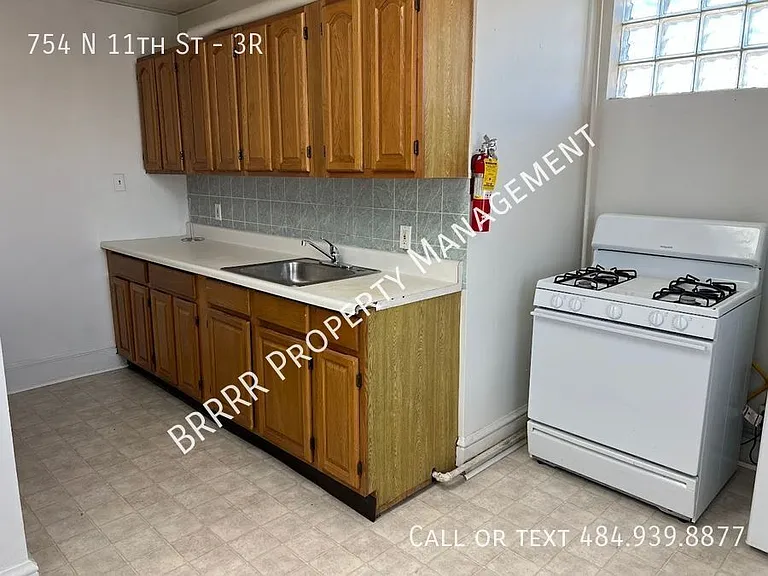 754 N 11th St #3R — Photo 7