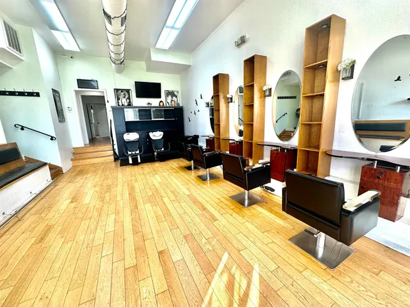 606 Kennedy Boulevard image 1 of 27