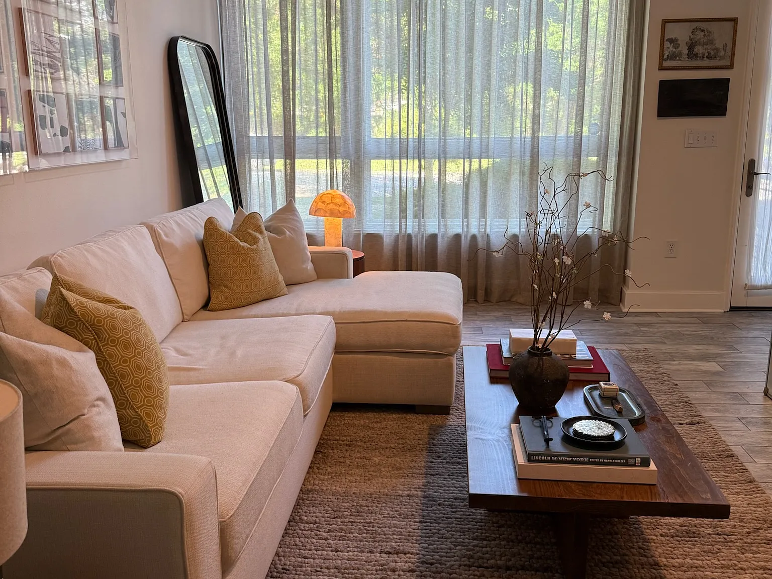 2 bed, 1.5 bath, 1304 sqft, $2,800 — Photo 2