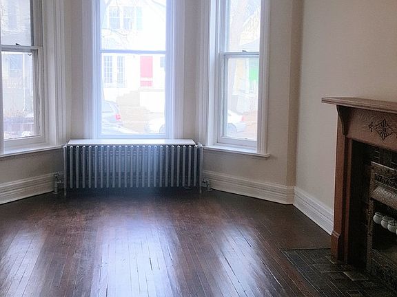 4th image of 2027 W Eastwood Ave #1