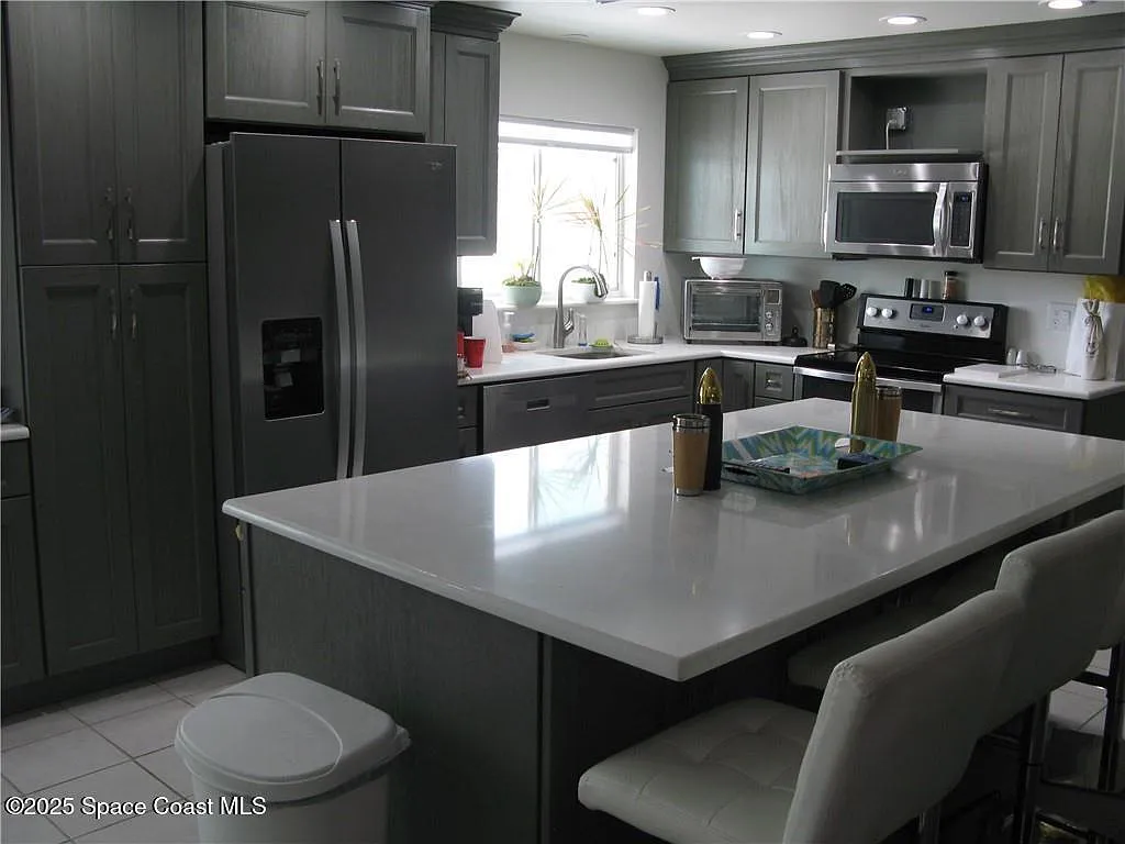 4 bed, 3.0 bath, 2331 sqft, $5,995 — Photo 2