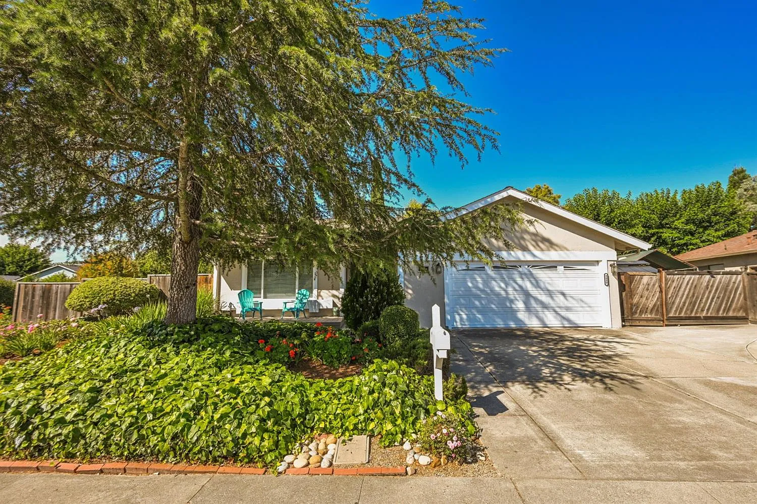 9839 Broadmoor Dr photo 1