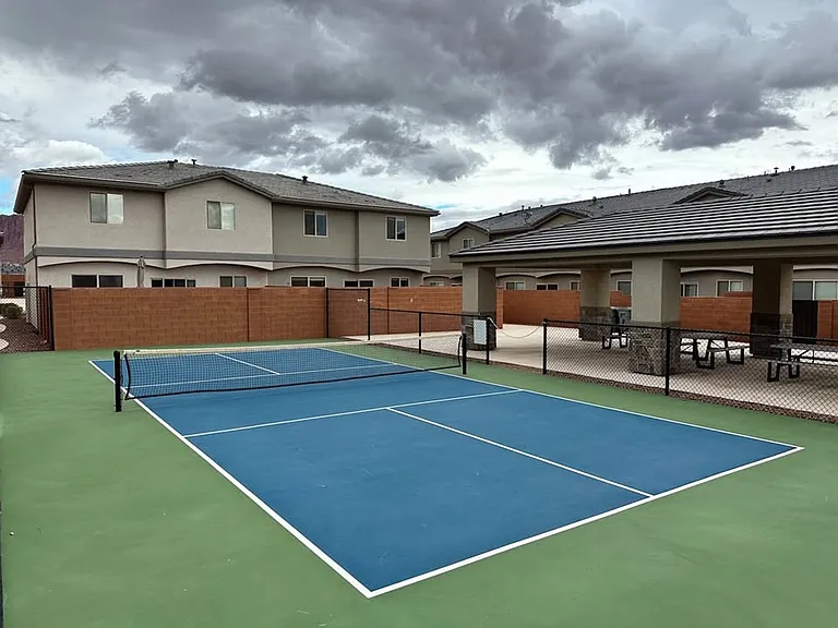Three Bedroom Red Mountain Vista Town Home — Photo 37