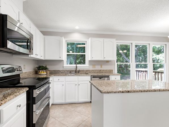 300 Silvercliff Trl, Cary, NC 27513