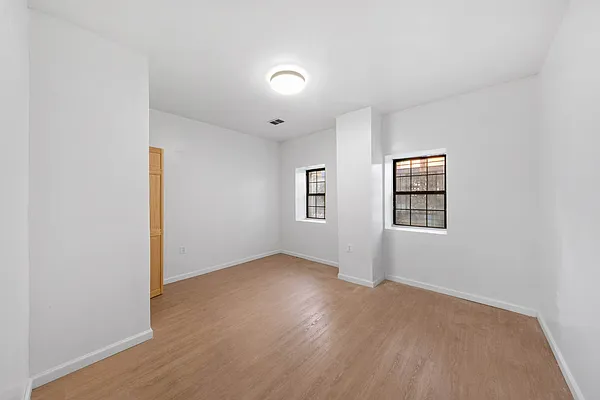 Rented by Skyhigh Realty NYC LLC | media 6