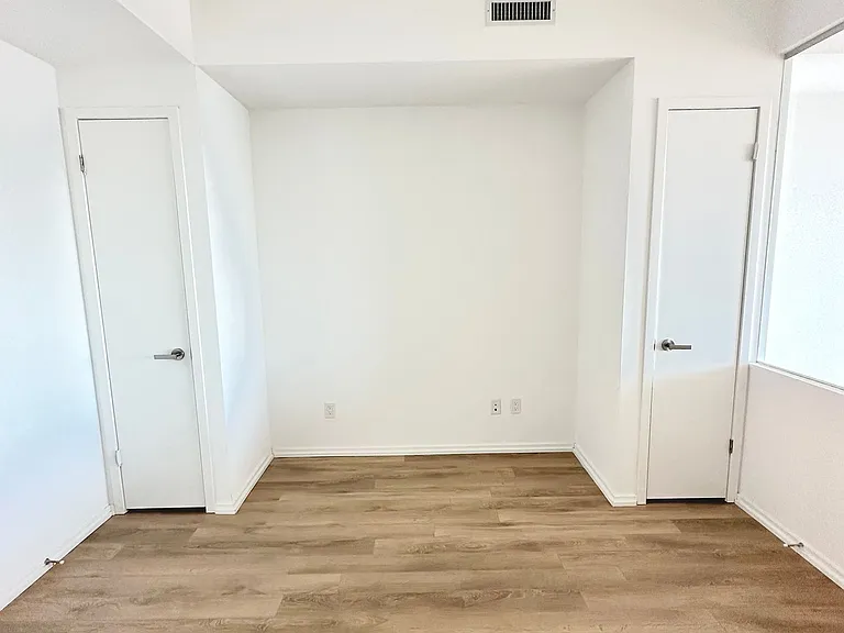 197 Yonge St #3303 — Photo 8