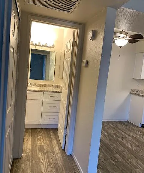 2x2 fully reno no washer and dryer 815sqft