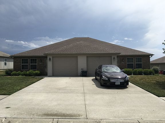 2nd image of 120 SE Rock Garden Ln