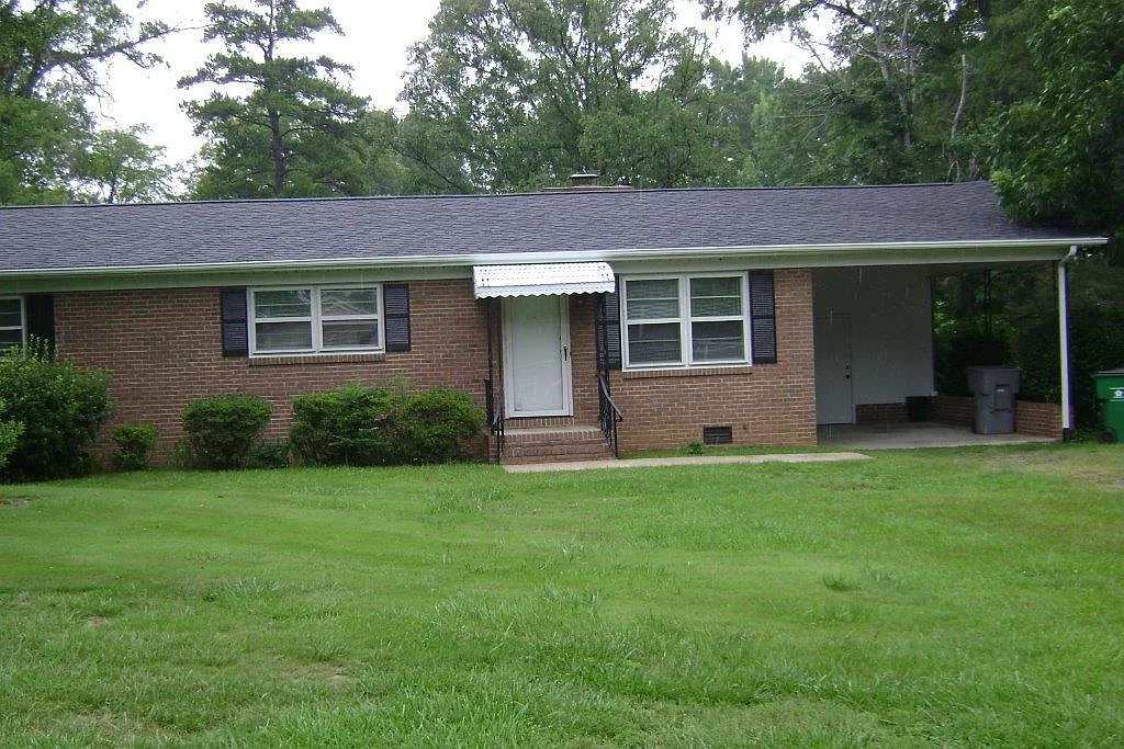3 bed, 1316 sqft, $1,700 — Photo 1