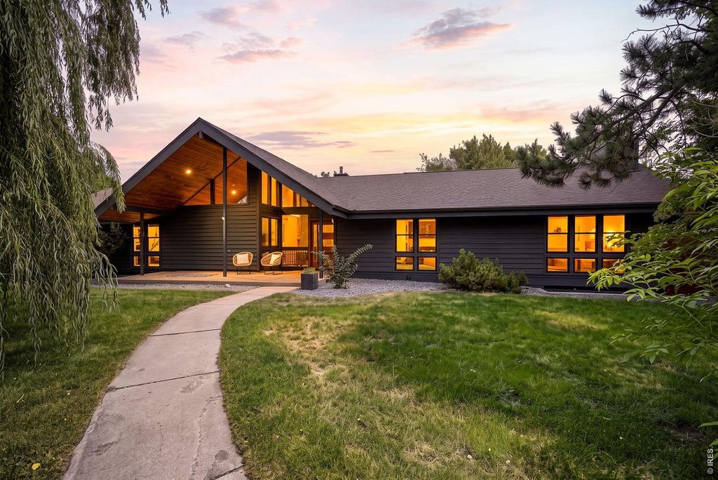 1008 Commanche Dr