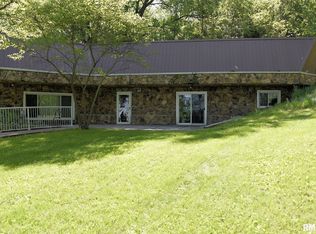 23442 Oakford Rd, Chandlerville, IL 62627