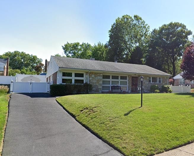 1st image of 8 Edgemoor Rd