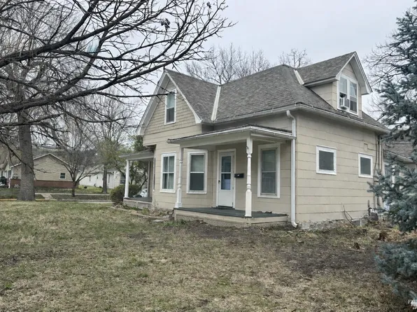 831 Kearney St, Manhattan, KS 66502