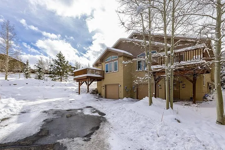 3 bed, 2086 sqft, $4,100 — Photo 1
