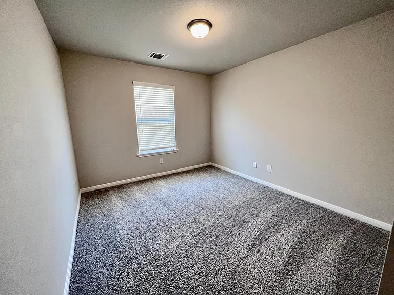 1753 Spence St — Photo 10