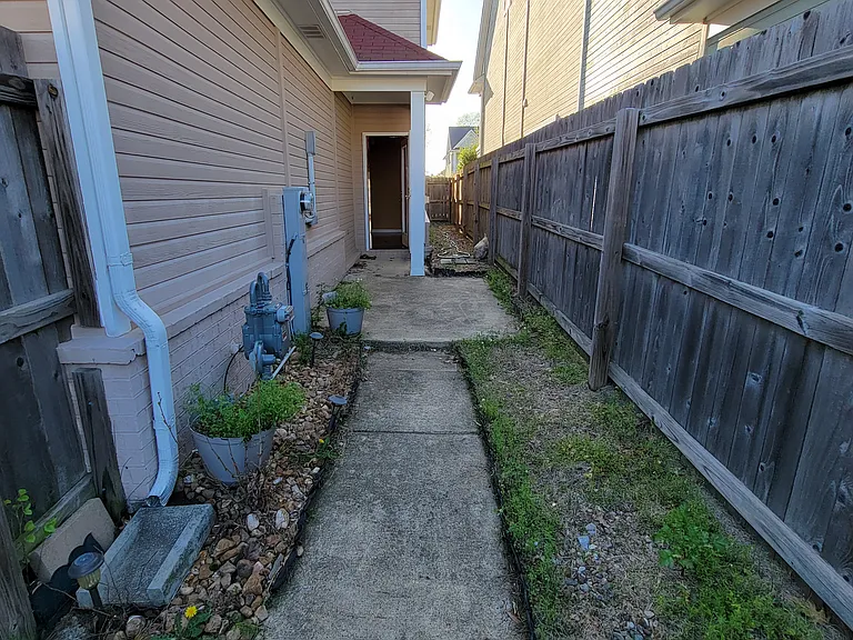 1404 Island Pl E — Photo 16