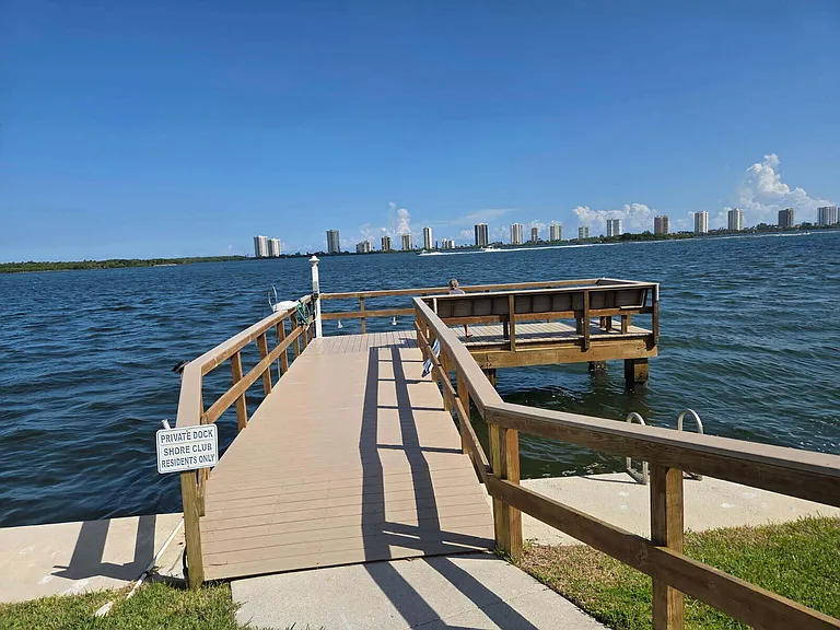 110 Shore Ct #112B — Photo 17