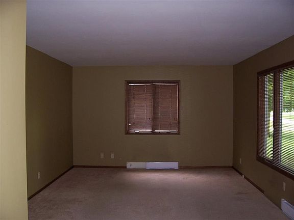 4th image of 9432 W Broadway St
