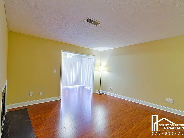 1808 Augusta Dr — Photo 3