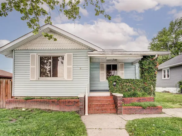 436 N 1st St, Wood River, IL 62095
