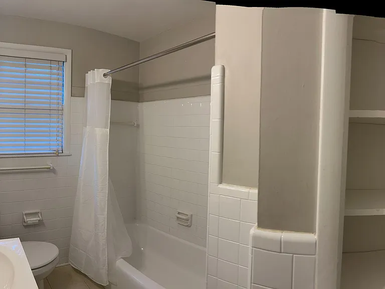 Full Size Shower, House keeper deep cleans 1X month.