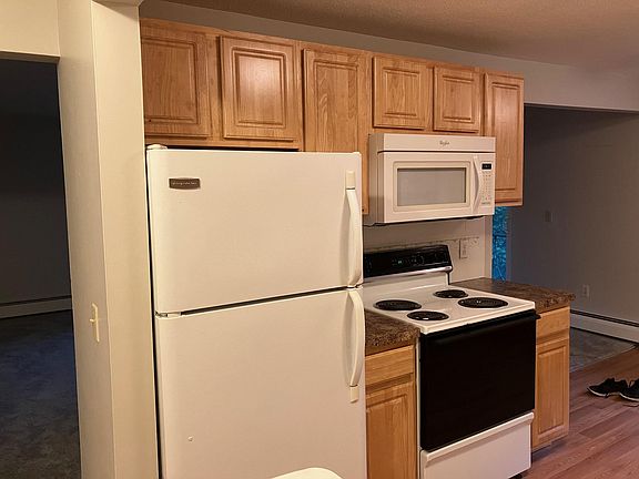 2nd image of 3650 Monroe Ave #35