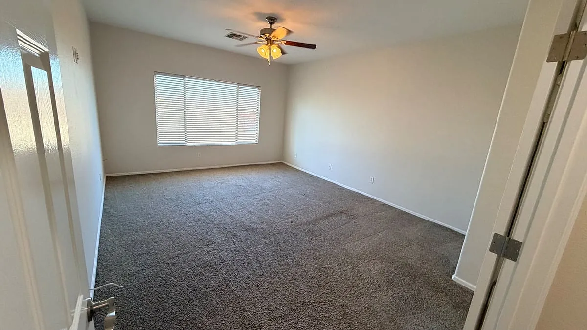 22156 N Sunset Dr — Photo 3